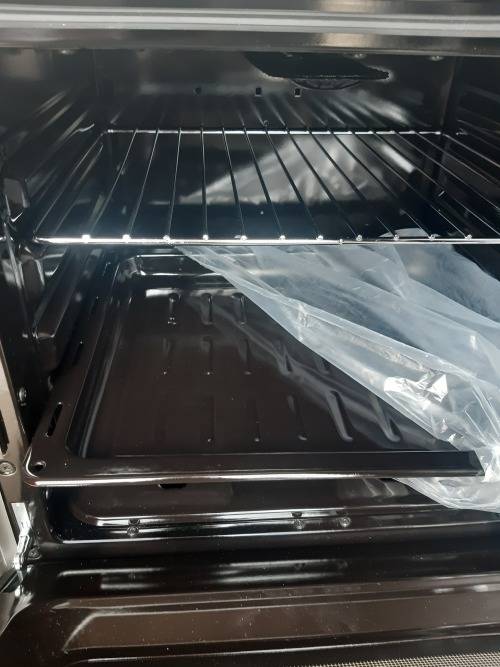 BEST PRICED FERRE GAS STOVE WITH GAS OVEN AND GRILL. FREE TRIGGER LIGHTER